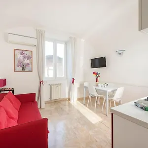Apartamento Between Termini & Colosseo, Roma